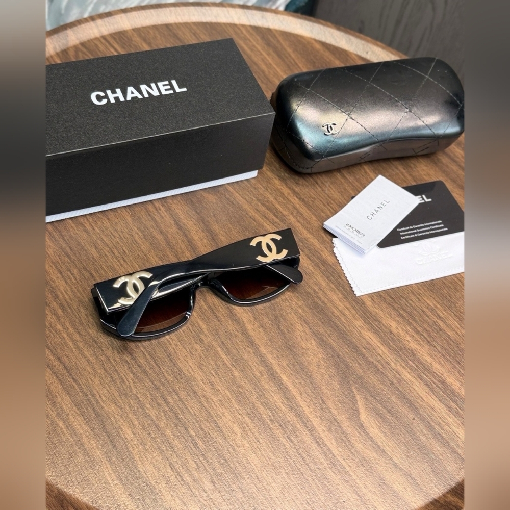 CHANEL SUNGLASSES - Picture 3 of 9